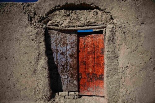 Закрытые двери Афганистана. Фото Финбарр О’Рэйли